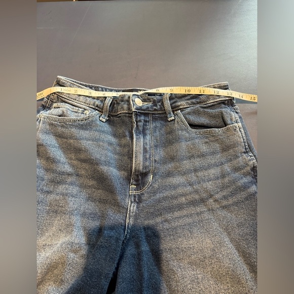 Distressed Hollister cropped jeans ripped jeans y2k size 5 short custom hem - Picture 8 of 10